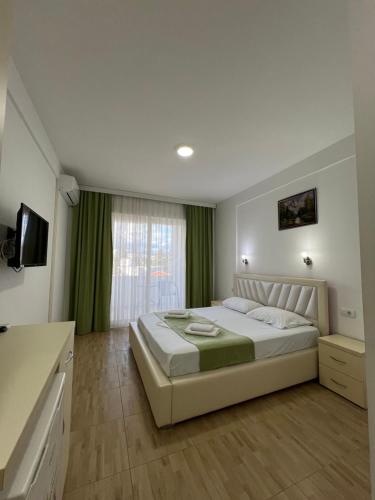Ένα ή περισσότερα κρεβάτια σε δωμάτιο στο Apartments Fati & Flori