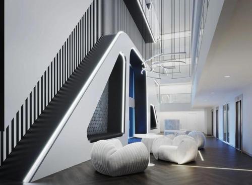 a staircase in a room with a slide at Lindo flat em prédio luxuoso - Excelente localização in Goiânia