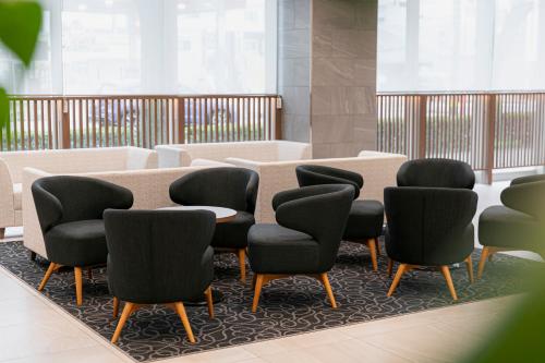 a waiting room with chairs and a table at Shimanami PRIME HOTEL IMABARI in Imabari