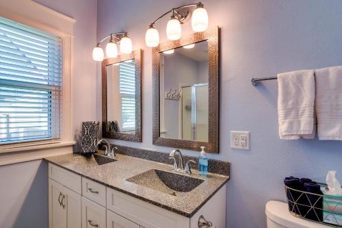 A bathroom at Charming Winterset Vacation Rental with Yard and Patio