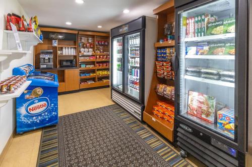 a grocery store aisle with an open refrigerator at Hôtel Saint-Laurent Montréal in Montréal