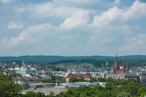 Nespecifikovaný výhled na destinaci Wiesbaden nebo výhled na město při pohledu z hotelu