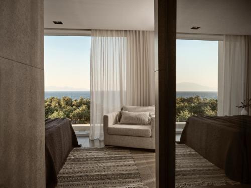 Χώρος καθιστικού στο Oresteia Presidential Villa, a Legendary Retreat, By ThinkVilla