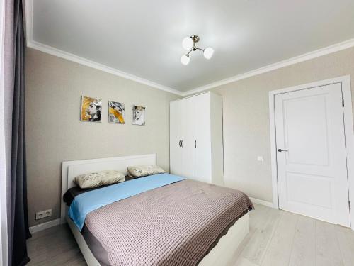 MoD Standard 2-Room Apartments tesisinde bir odada yatak veya yataklar