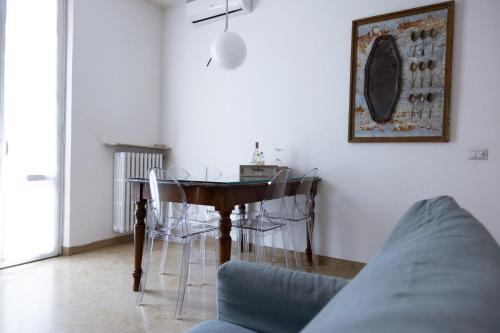 a dining room table and chairs in a living room at Boutique Apartment Cà Monastero in Verona