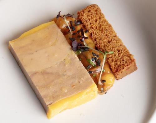 a plate of food with cheese and bread on it at Hotel Hort De Fortunyo in Arnés