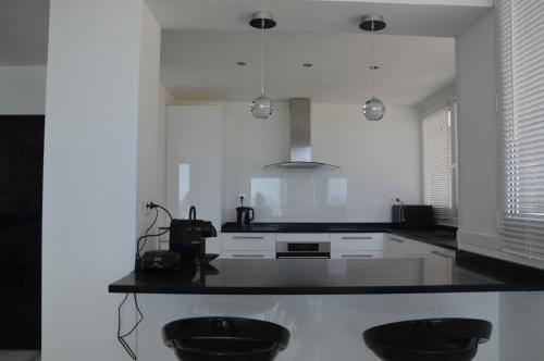 3 Bedroom frontline beach, centre Marbella
