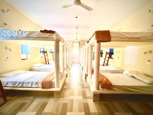 Ένα ή περισσότερα κρεβάτια σε δωμάτιο στο hostal nojoch-che