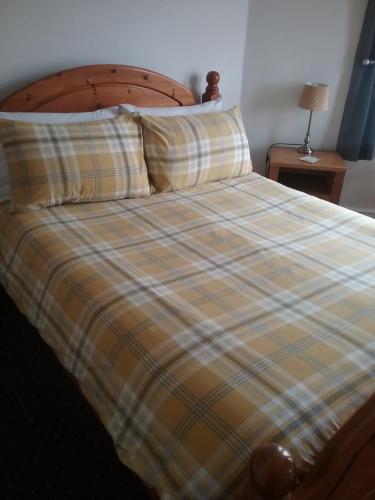Katil atau katil-katil dalam bilik di Fairways Guest House