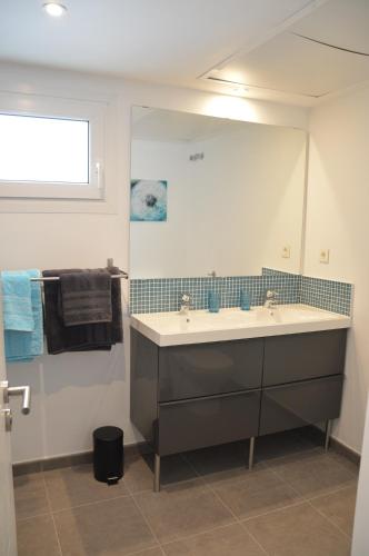 3 Bedroom frontline beach, centre Marbella