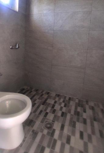 Vonios kambarys apgyvendinimo įstaigoje Karavaki apartments