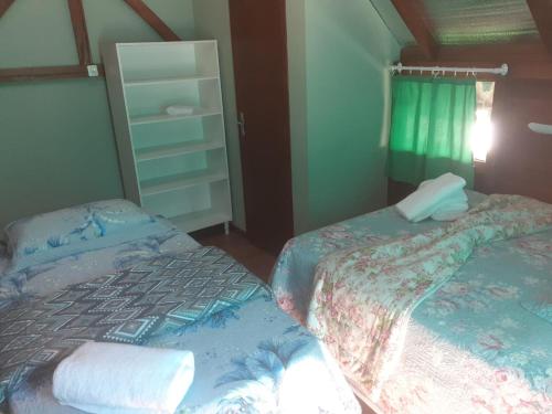 Ένα ή περισσότερα κρεβάτια σε δωμάτιο στο Cabanas São Miguel