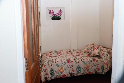 a bedroom with a bed with a flower pot on it at Green Heart Homestay in Nuwara Eliya