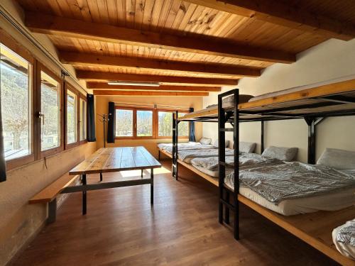 Poschodová posteľ alebo postele v izbe v ubytovaní Camping Noguera Pallaresa