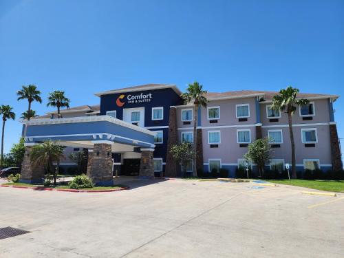 a hotel with a parking lot in front of it at Comfort Inn & Suites Donna near I-2 in Donna