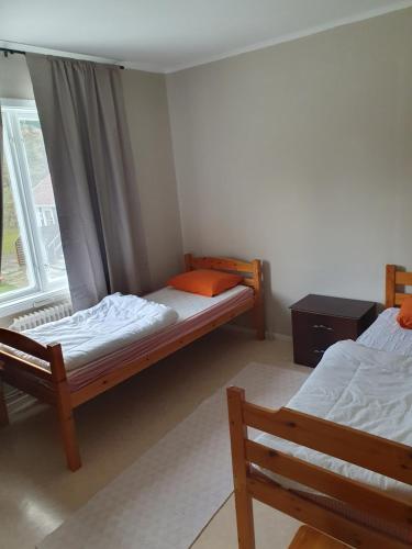 Ένα ή περισσότερα κρεβάτια σε δωμάτιο στο Lägenhet 50kvm, Kolmården Apartments & Cottage