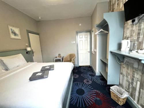 Кровать или кровати в номере Central Cove Guesthouse