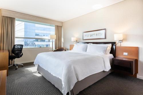Кровать или кровати в номере Holiday Inn Express Santiago Las Condes by IHG