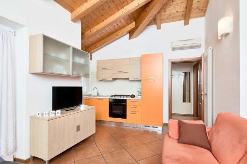 Кухня или кухненски бокс в Deluxe Apartment mit 1 Schlafzimmer und großem Balkon BV5