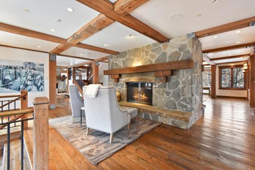 Lobbyen eller receptionen på Ski in out Mountain Estate in The Colony w Hot Tub, Theater, Game Room