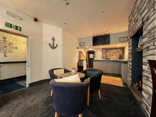 Кухня или мини-кухня в Central Cove Guesthouse
