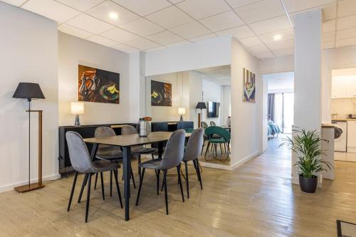 Maricool Minimal Spacious Downtown Loft