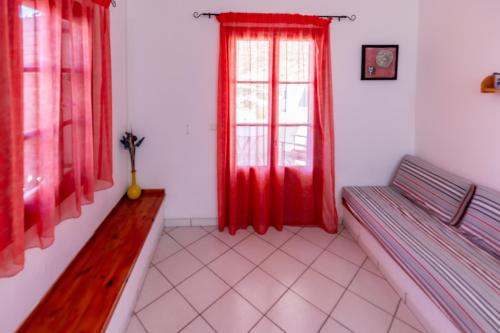 Gallery image of Froudi Rooms in Kamarai