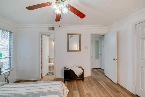 a bedroom with a bed and a ceiling fan at 4 Mi to Dtwn Dallas Condo with Pool Access! in Dallas