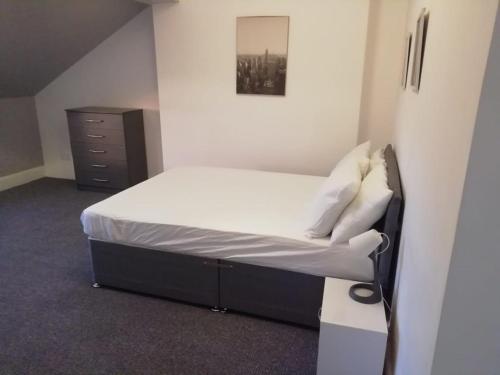 Postel nebo postele na pokoji v ubytování Green Lodge-Room-18