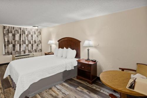 Cama o camas de una habitación en Knights Inn Ashland