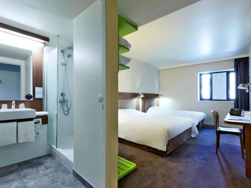Кровать или кровати в номере Campanile Lyon Centre - Gare Perrache - Confluence
