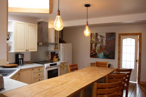 Η κουζίνα ή μικρή κουζίνα στο La Vérivraie/Truly -Hébergement touristique/Tourist accomodation