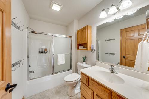 a bathroom with a toilet and a shower and a sink at Luxury Prairie Retreat 5 Min from Madison! in Sun Prairie