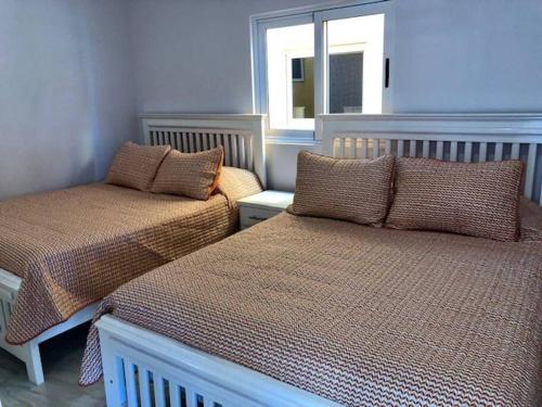Postel nebo postele na pokoji v ubytování 9A Poolside Private Patio Cerritos Beach Condo