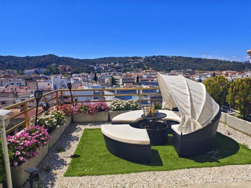 Gallery image of Apartment Luna Tossa De Mar with Jacuzzi, 5mins walking to the beach, sea and castle view big terrace in Tossa de Mar