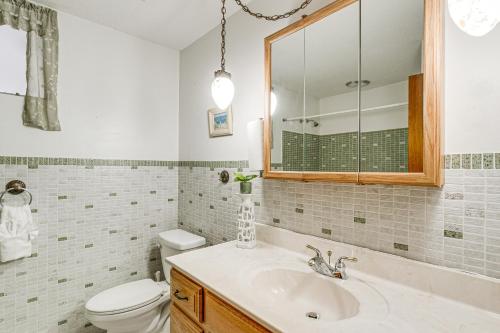 Ένα μπάνιο στο Port Charlotte Retreat with Lanai and Private Pool!