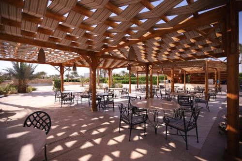 Restoran või mõni muu söögikoht majutusasutuses Continental Plaza Beach Resort