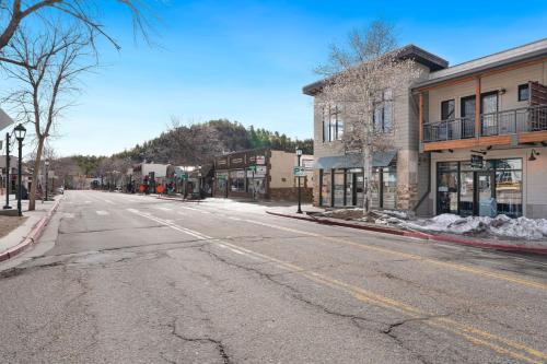 an empty street in a small town with buildings at Spacious Dtwn Estes Park Loft Condo 4 Mi to RMNP in Estes Park