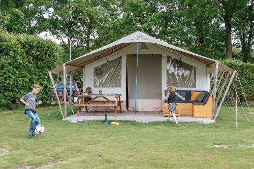 two children playing with a soccer ball in a tent at Glamping safaritent Procamp4all in Holten