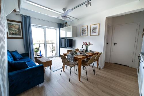 Μια τηλεόραση ή/και κέντρο ψυχαγωγίας στο Apartament Morze, Sarbinowo