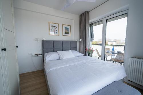 Ένα ή περισσότερα κρεβάτια σε δωμάτιο στο Apartament Morze, Sarbinowo