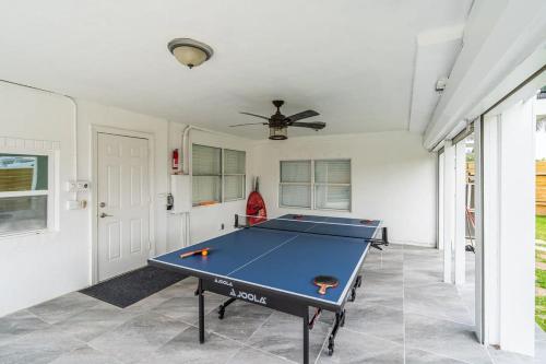Fotografie z fotogalerie ubytování Pompano Gem, 1 mi to Beach & 12 Pickleball courts v destinaci Pompano Beach