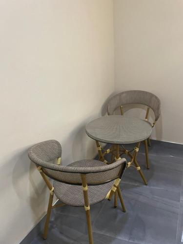 two chairs and a table and a table and chairs at En-Suit Detached Home 