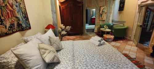 a bedroom with a bed with a stuffed animal on it at maison d'hôtes prince face au château du clos Luce in Amboise