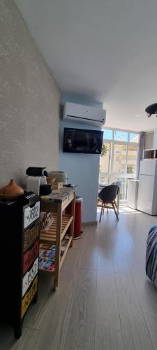 Maite Vacances , luminoso estudio junto al mar