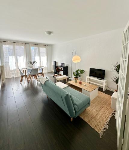 T2 60m2, Centre Ville, Parking Gratuit, Terrasse, Proche Tram, à seulement 15mn des Plages