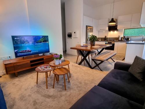 Televisyen dan/atau pusat hiburan di Suelo Flat Villa
