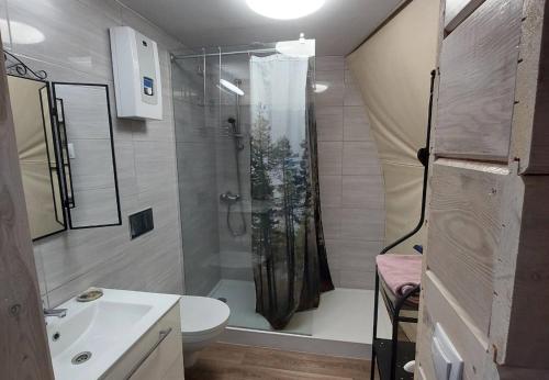 Koupelna v ubytování Glamping Drzwi Do Lasu