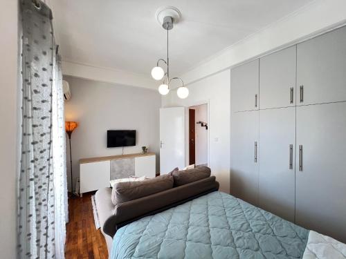 Cozy apartment with big veranda near Athens centre and metro tram