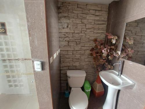 a bathroom with a toilet and a sink at Hostal COLUMBIA in Moquegua